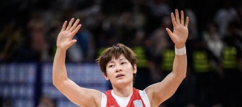 泪目！中国女篮又一30岁王牌复活：穿越2年磨砺，揭秘逆袭真因